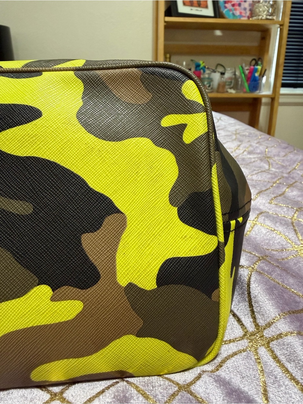 ๐ฅ Michael Kors Yellow Camo Tote Bag - Picture 3 of 13